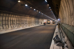 Fermeture du Tunnel Mont-Blanc à partir du lundi 2 septembre 2024, 17h00 · jusqu'au lundi 16 décembre 2024 pour des travaux de rénovation.